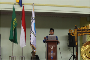 Rektor UIN STS Jambi Prof. Dr. H. Su’aidi, MA., Ph.D membuka kegiatan Pengenalan Budaya Akademik dan Kemahasiswaan (PBAK)